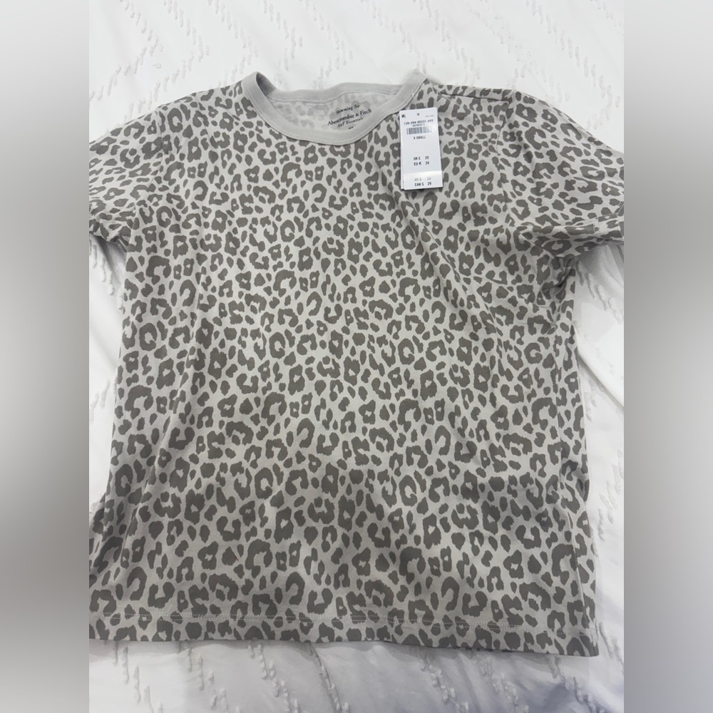 Abercrombie & Fitch Gray Leopard Print Tee